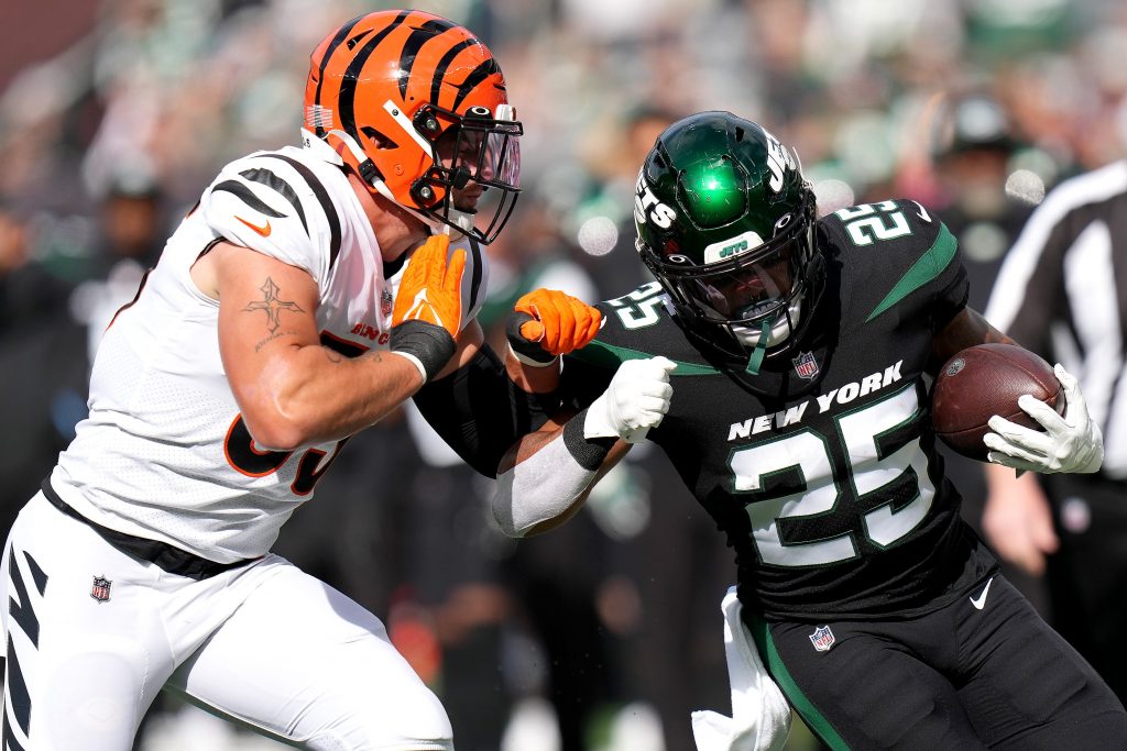 Bengals linebacker Logan Wilson dislocated shoulder, per report