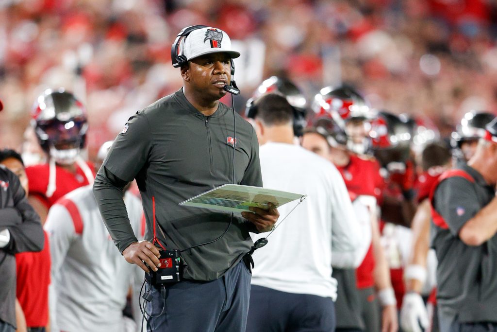 Byron Leftwich expected to remove himself from consideration for Jaguars'  head coach opening, per report 