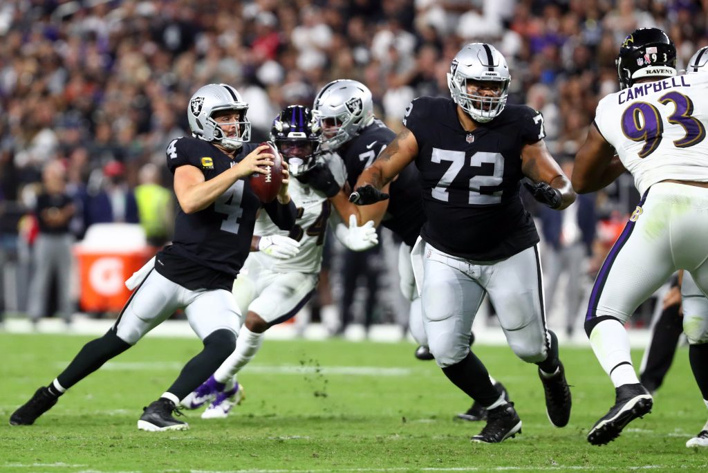 Las Vegas Raiders on X: We have signed unrestricted free agent OL Jermaine  Eluemunor.  / X