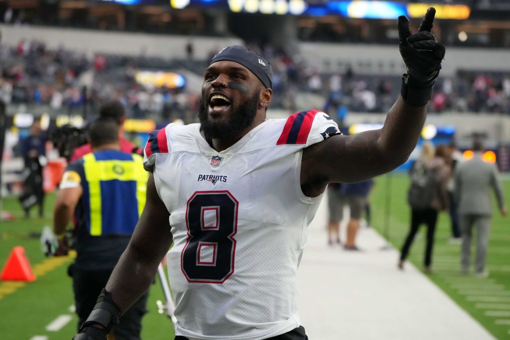 Patriots officially re-sign linebacker Ja'Whaun Bentley