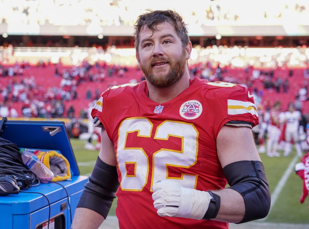 Chiefs Rework OL Joe Thuney's Contract