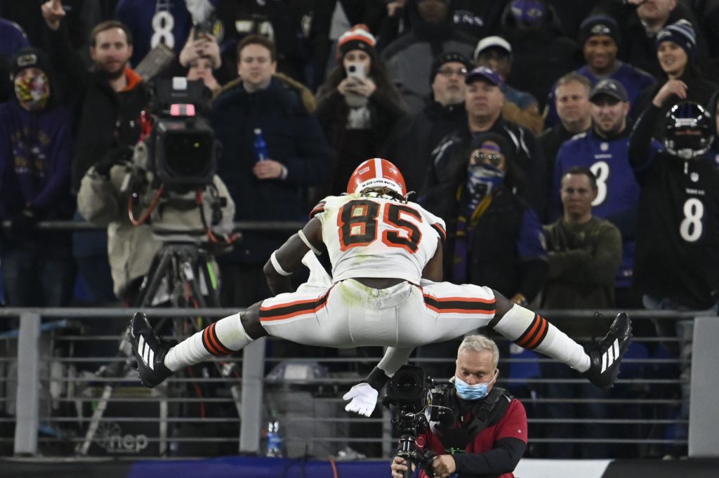 David Njoku signs with Browns - NBC Sports