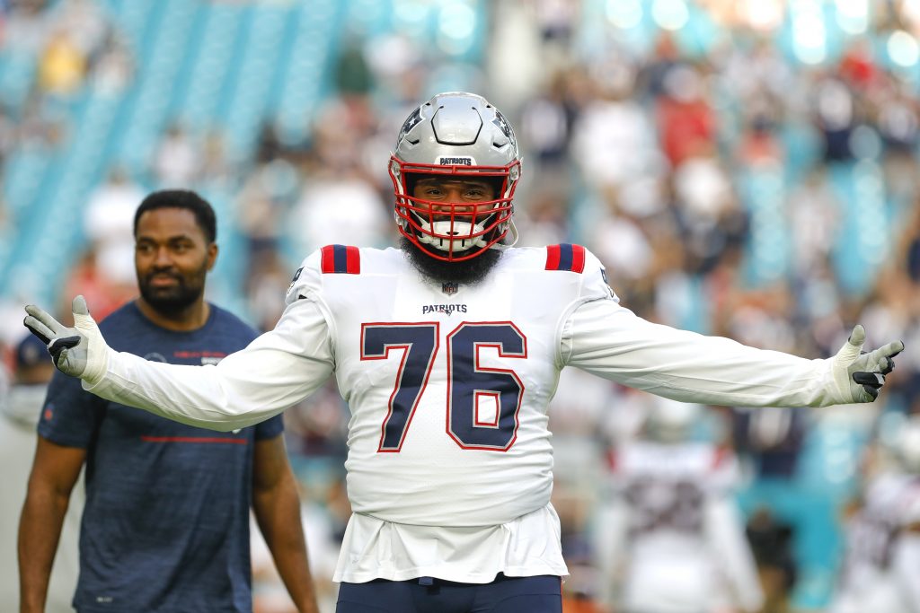 Isaiah Wynn has hilarious reaction to Trent Brown's record