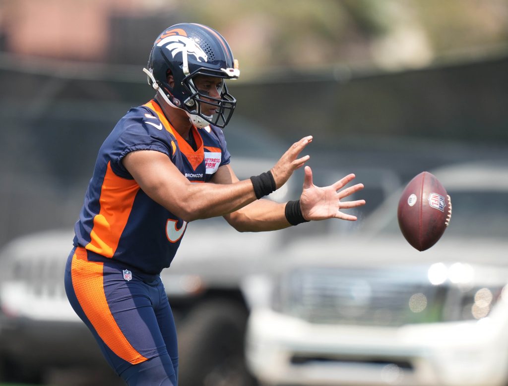 Russell Wilson gets 5-year, $245M extension from Broncos