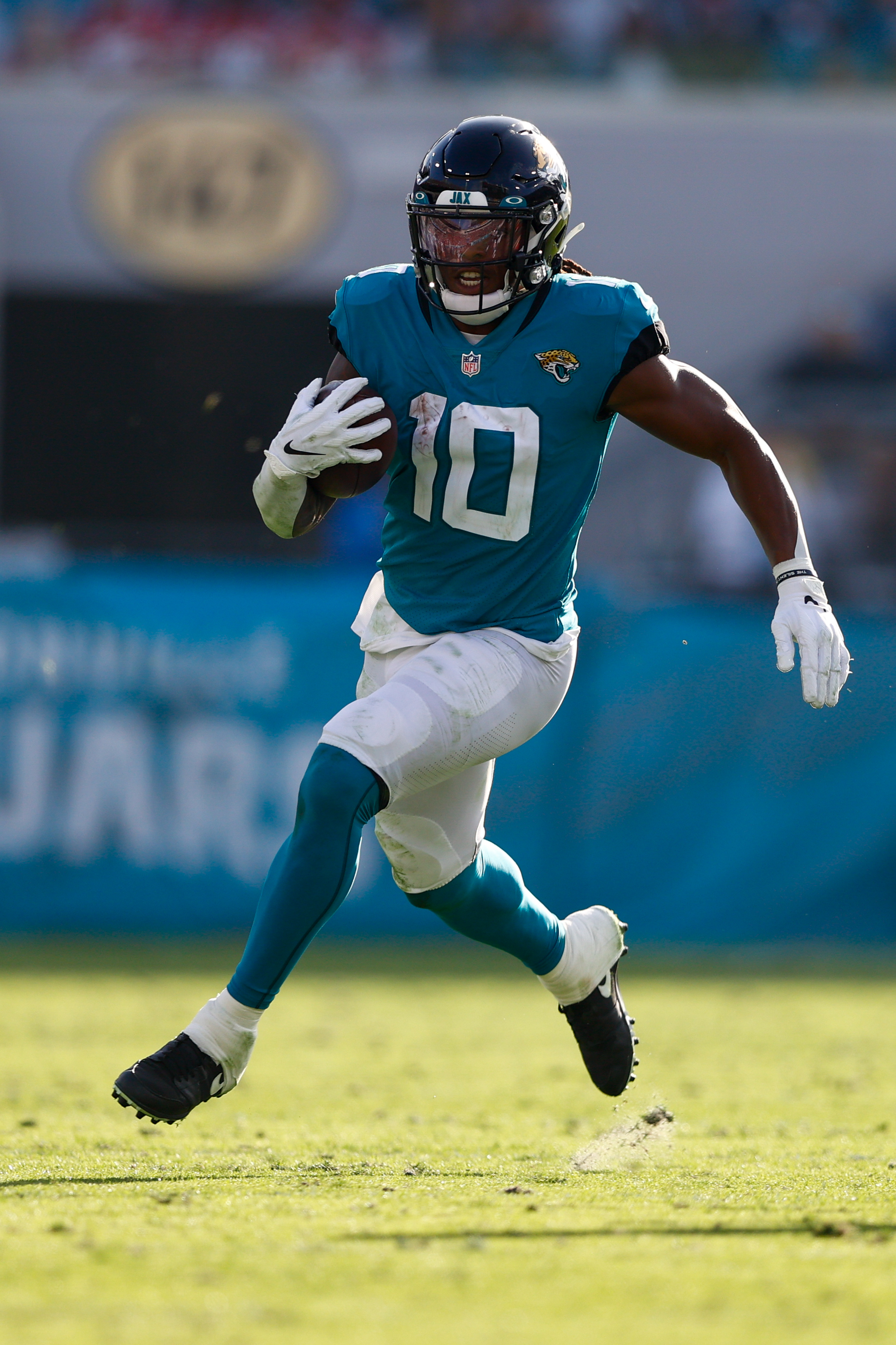 Jaguars trade WR Shenault to Panthers for 2023 draft pick