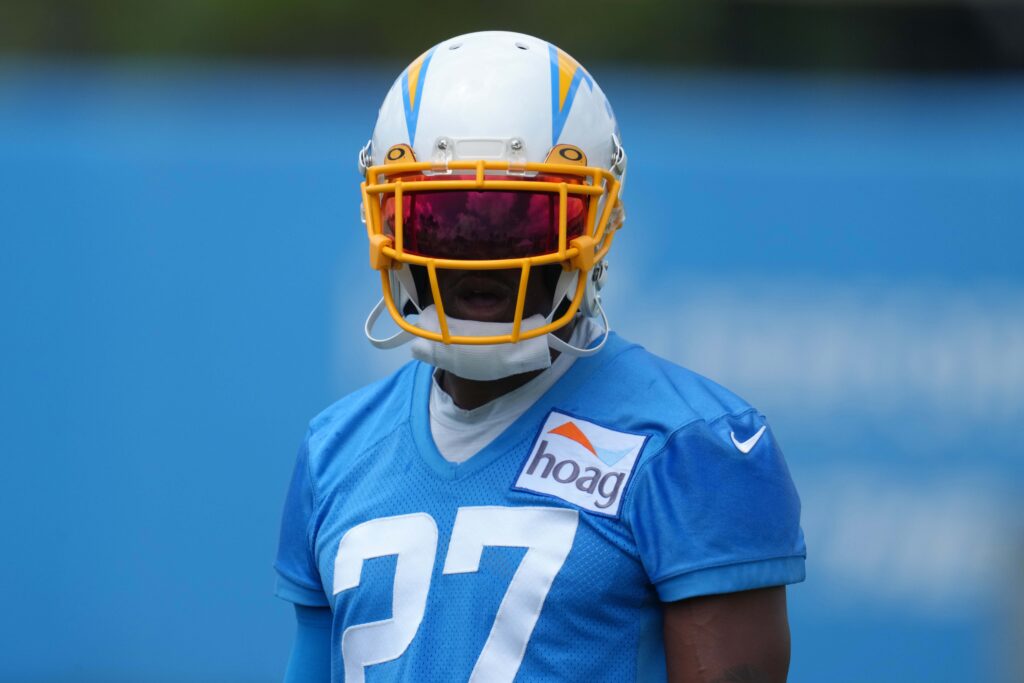 Chargers' J.C. Jackson dislocates knee, per source; Mike Williams