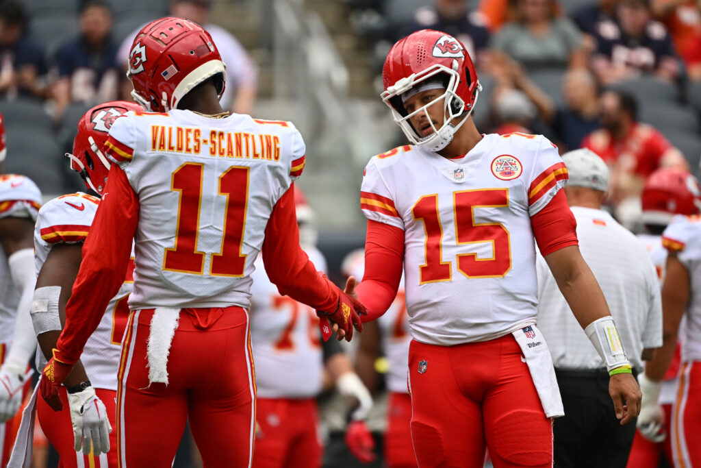 JuJu Smith-Schuster's First Catch as a Chief Comes after Patrick Mahomes'  Spinning Escape