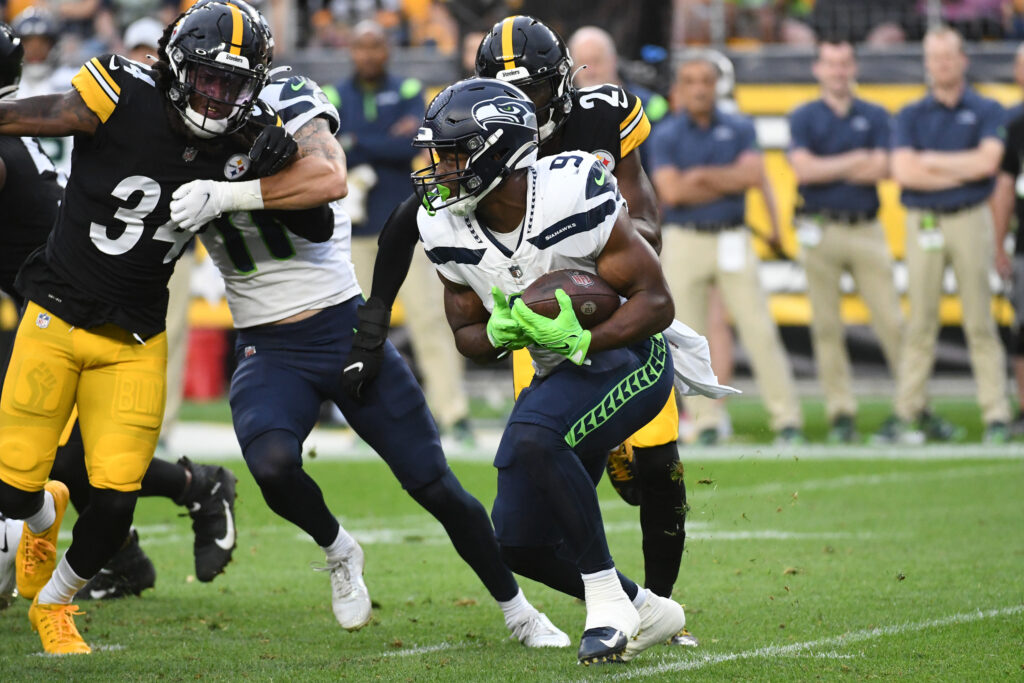 Seahawks RBs Kenneth Walker, DeeJay Dallas Game-Time Decisions