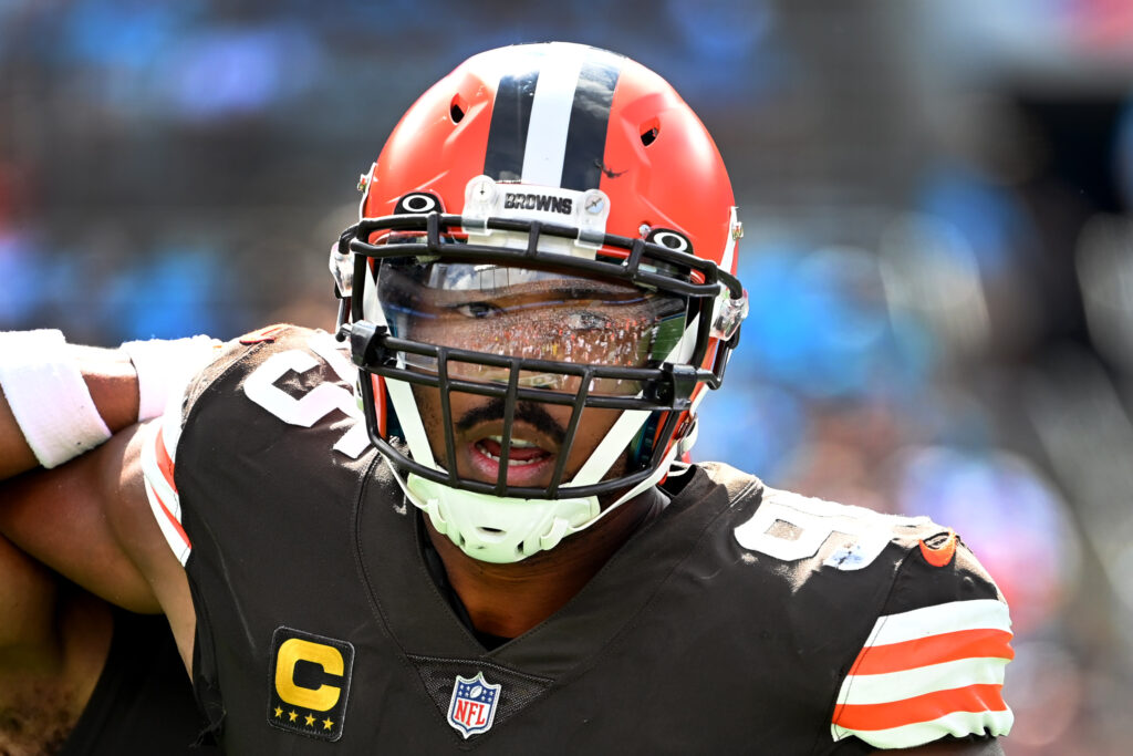 Joel Bitonio opens up about his move to left tackle, facing Myles Garrett -  Dawgs By Nature