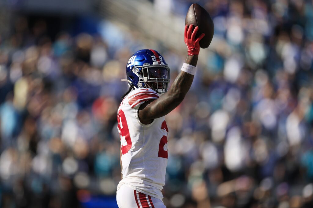 Xavier McKinney New York Giants edge Las Vegas Raiders 