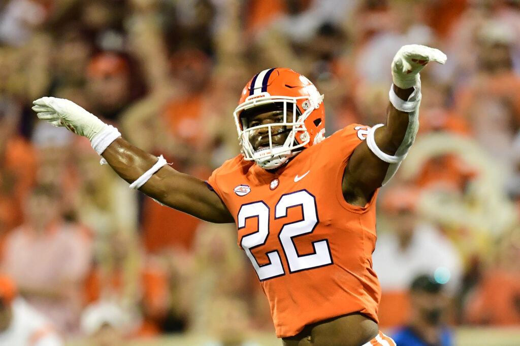 Clemson LB Trenton Simpson Forgoes Senior Year For Draft