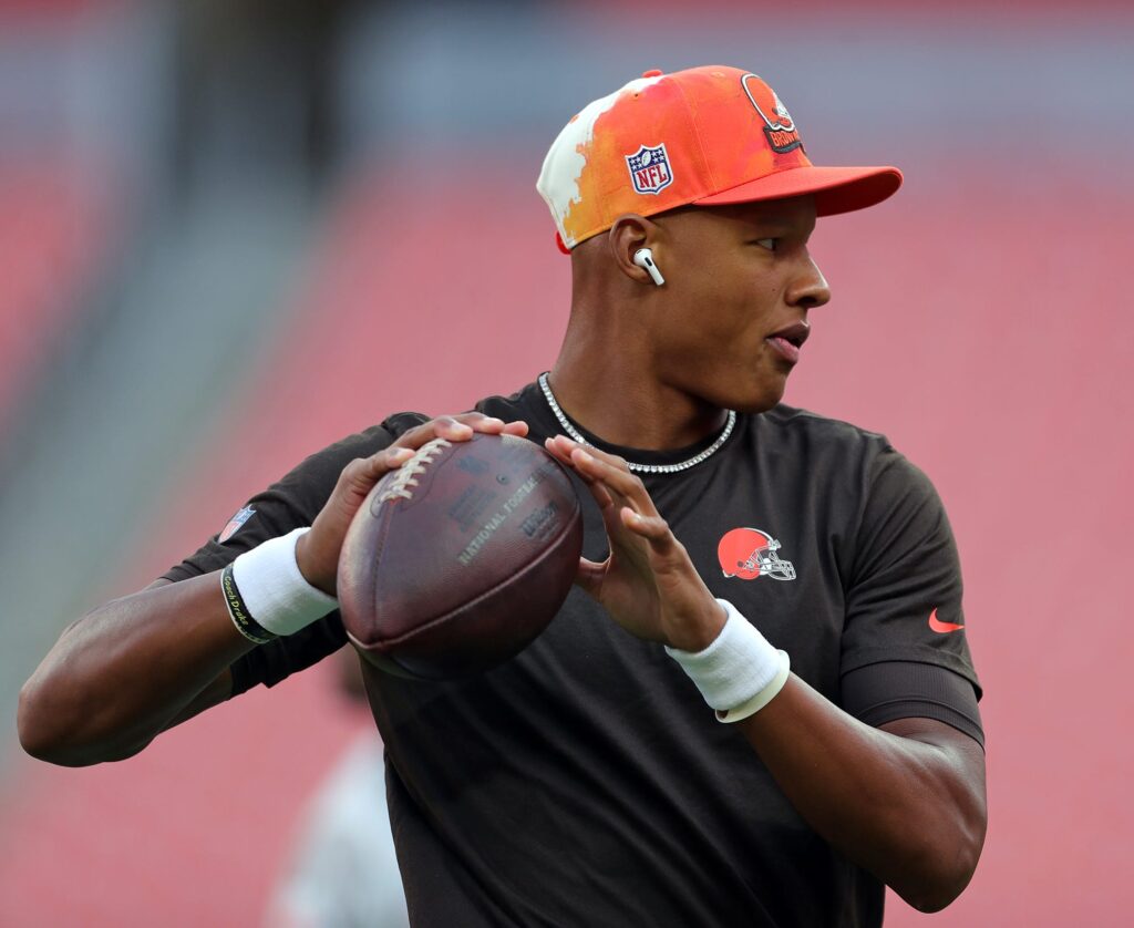 Titans QB Josh Dobbs named starter in Week 18