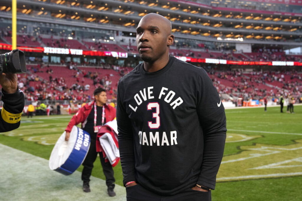 49ers' DeMeco Ryans Expected To Land HC Job In 2023