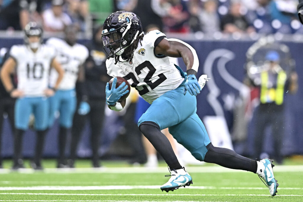 Jaguars re-sign DL Roy Robertson-Harris & RB JaMycal Hasty