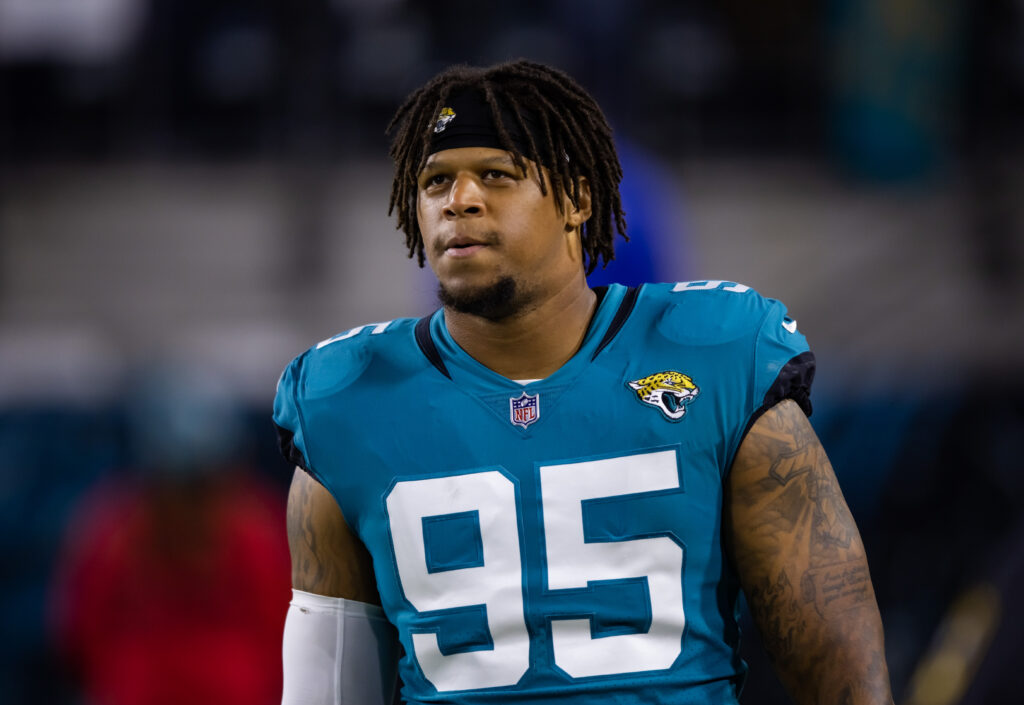 Jaguars Extend DL Roy Robertson-Harris