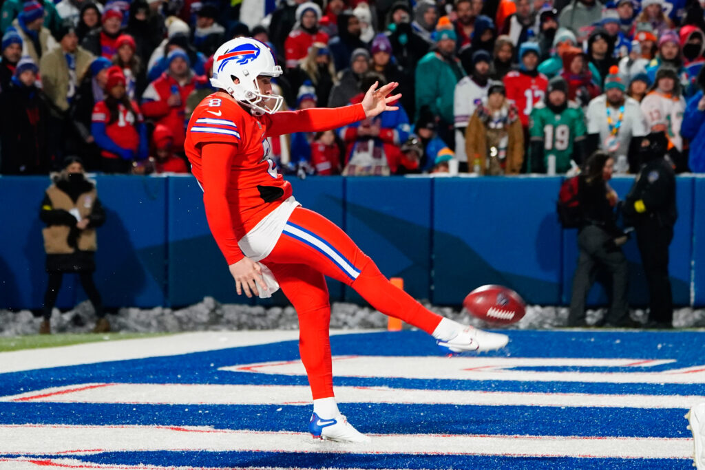 Buffalo Bills re-sign Sam Martin and Tyler Matakevich