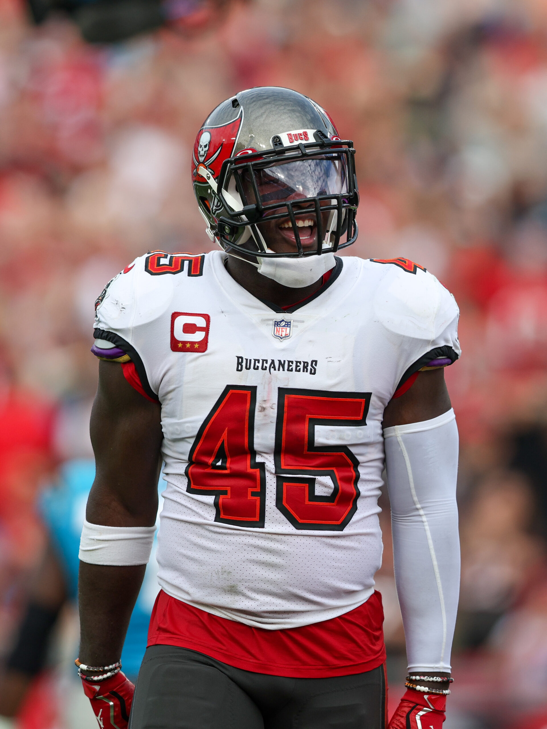 Buccaneers LB Devin White Requests Trade