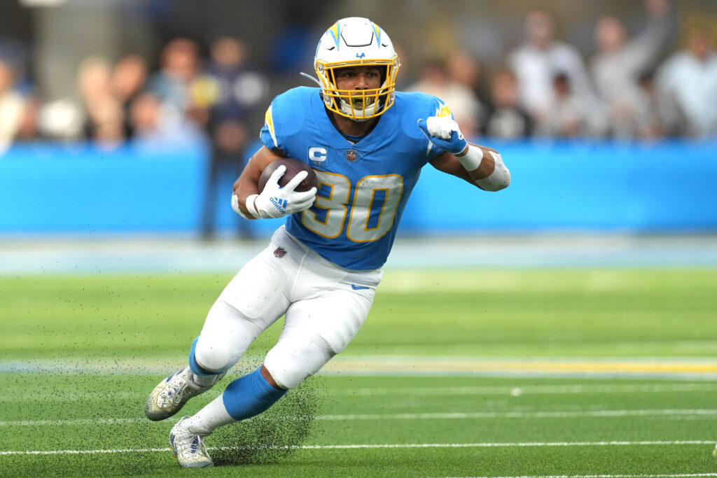 Chargers RB Austin Ekeler, LB Eric Kendricks out vs. Vikings - ESPN