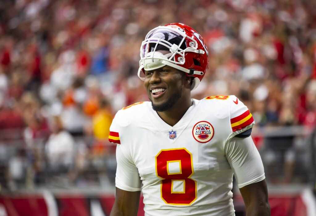 Kansas City Chiefs adds veteran defensive end Carlos Dunlap to its