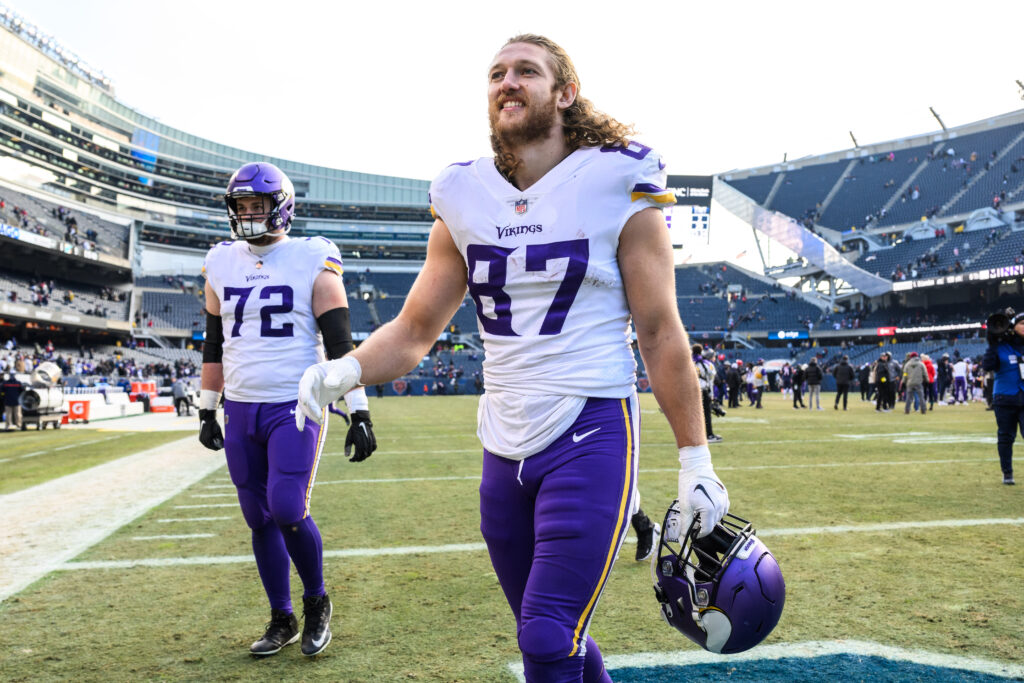 Hockenson now dealing with back stiffness as Vikings and Cardinals