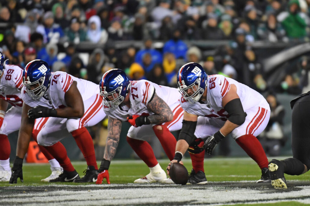 Giants sign offensive lineman J.C. Hassenauer