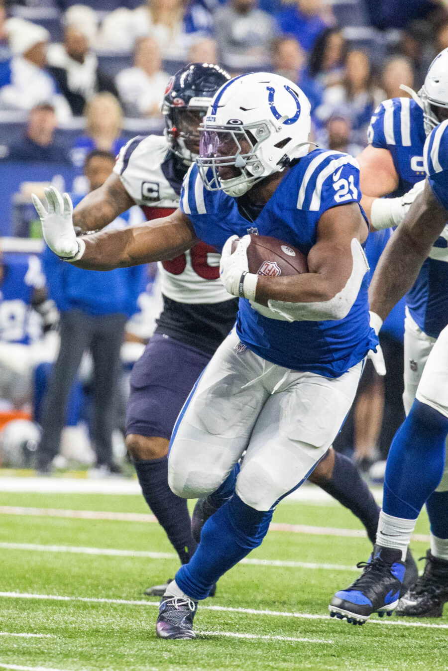 Colts RB Zack Moss Suffers Broken Arm