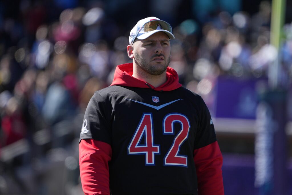 Ravens FB Patrick Ricard practicing with offensive line after