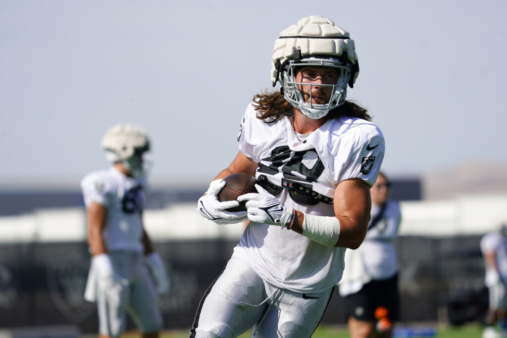 Seahawks re-sign tight end Jacob Hollister to practice squad