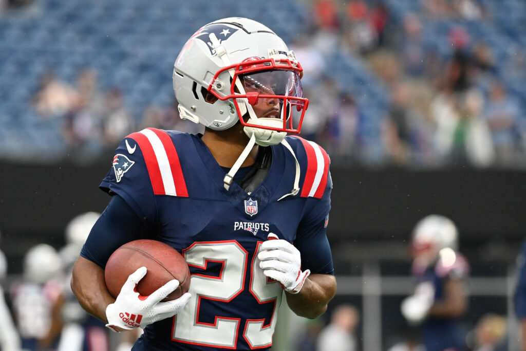 Could Patriots Play Jalen Mills at CB with Marcus Jones Heading to IR? 