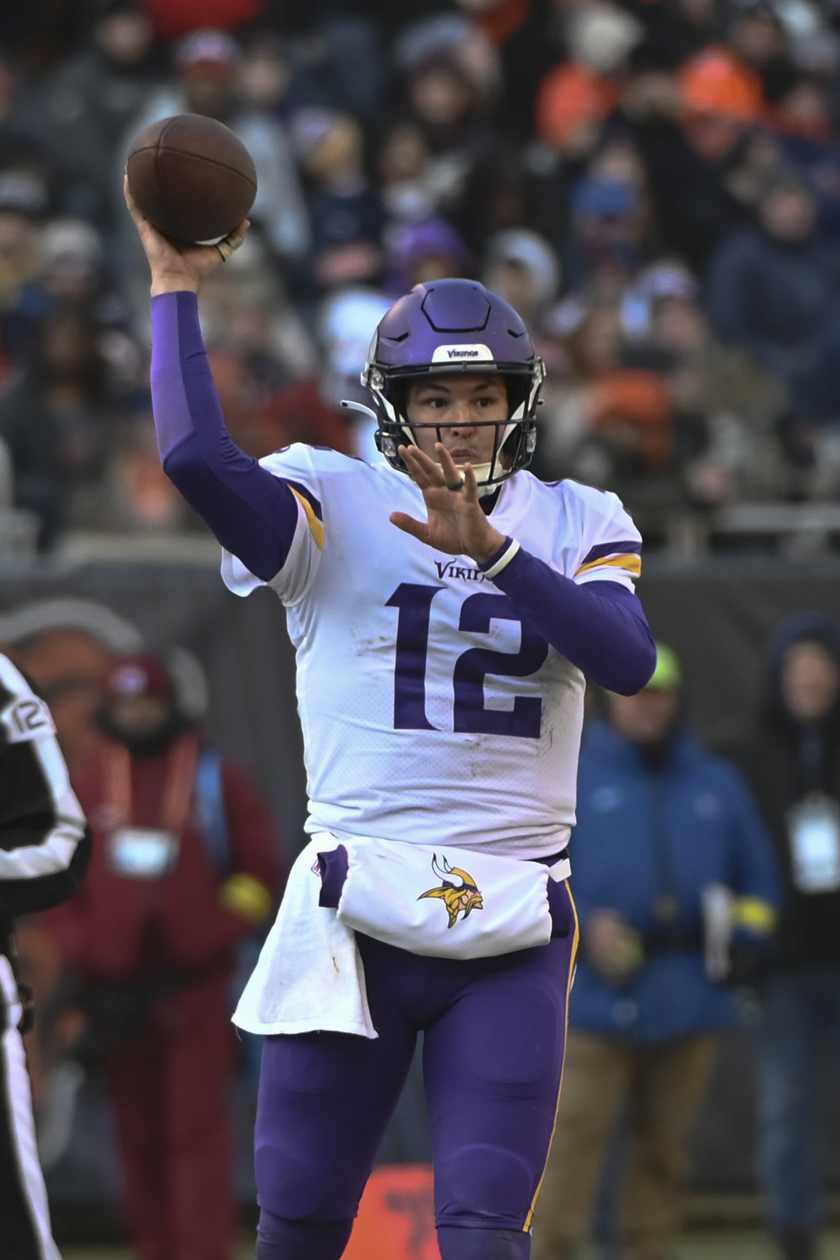 Vikings acquire backup QB Nick Mullens in trade from Raiders