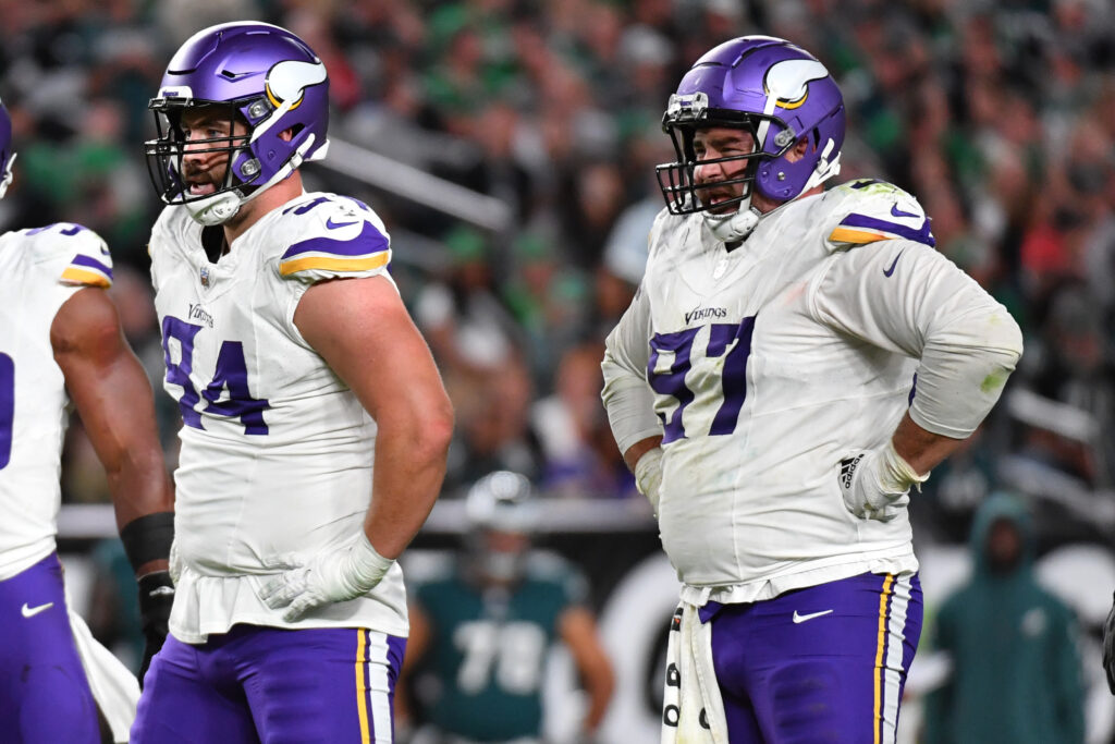 Vikings Release DL Dean Lowry, Sign K John Parker Romo