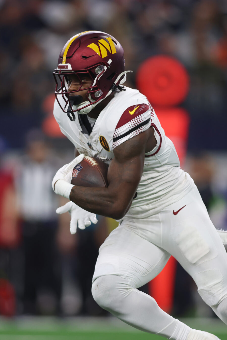 Commanders Decline LB Jamin Davis' FifthYear Option