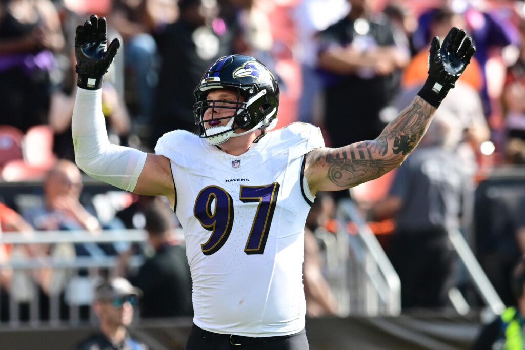 Ravens To ReSign DE Brent Urban