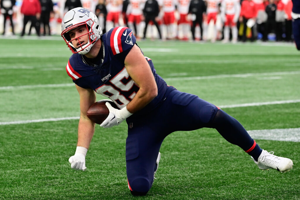 Patriots Extend TE Hunter Henry