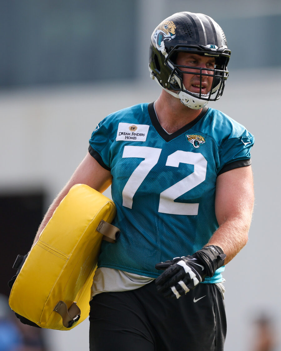 Jaguars, LT Walker Little Agree To Extension