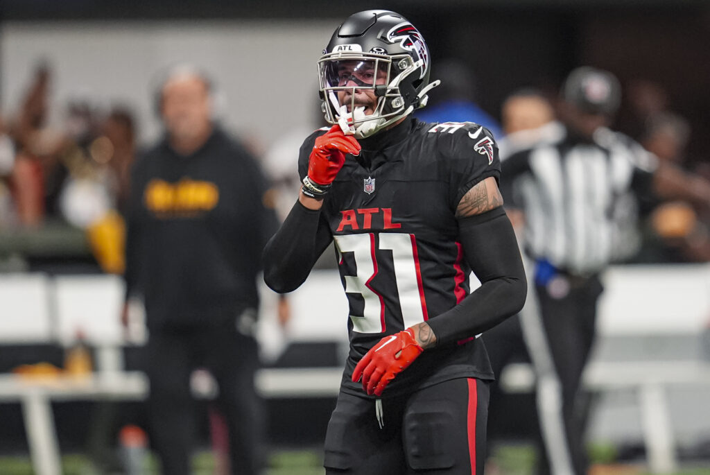 Justin Simmons Expresses Desire to Stay with Falcons Despite Cap Chile ...