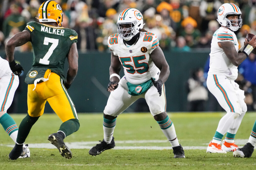 Dolphins Restructured Aaron Brewer, De’Von Achane Deals For Waddle Trade